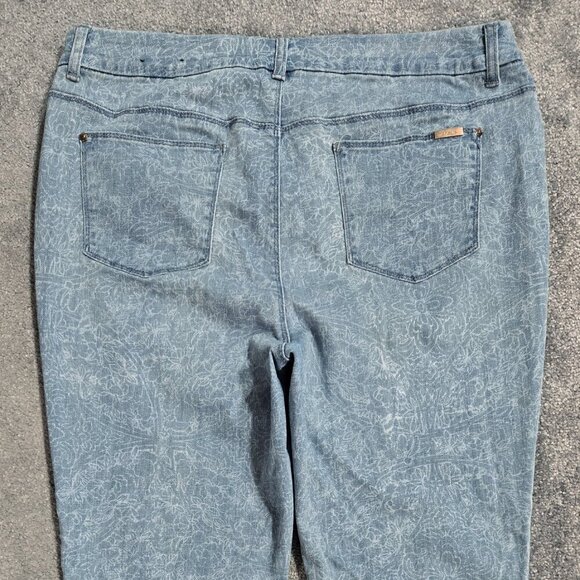 Chico's So Slimming Medallion Print Medium Wash Girlfriend Ankle Jeans Boho - Picture 6 of 10